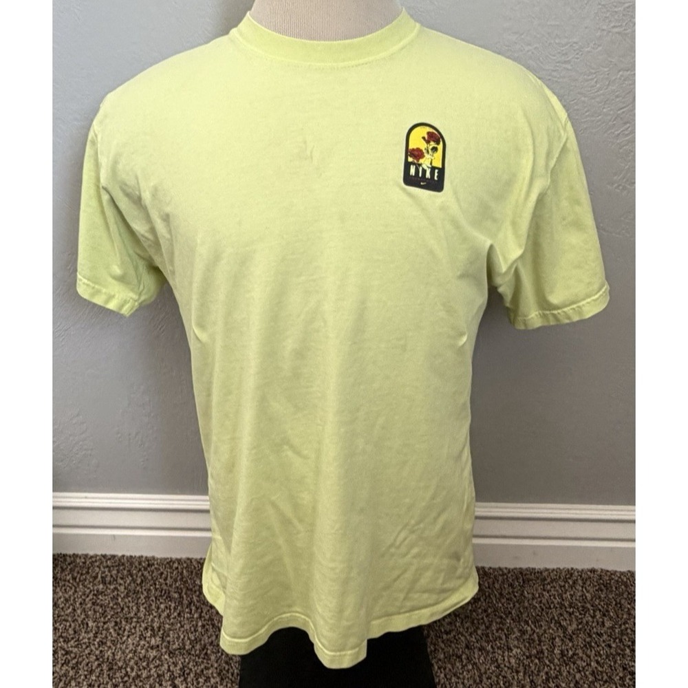 NIKE Air Max 90 Rose City T-Shirt Mens Size Medium Cyber Green Short Sleeve‎
